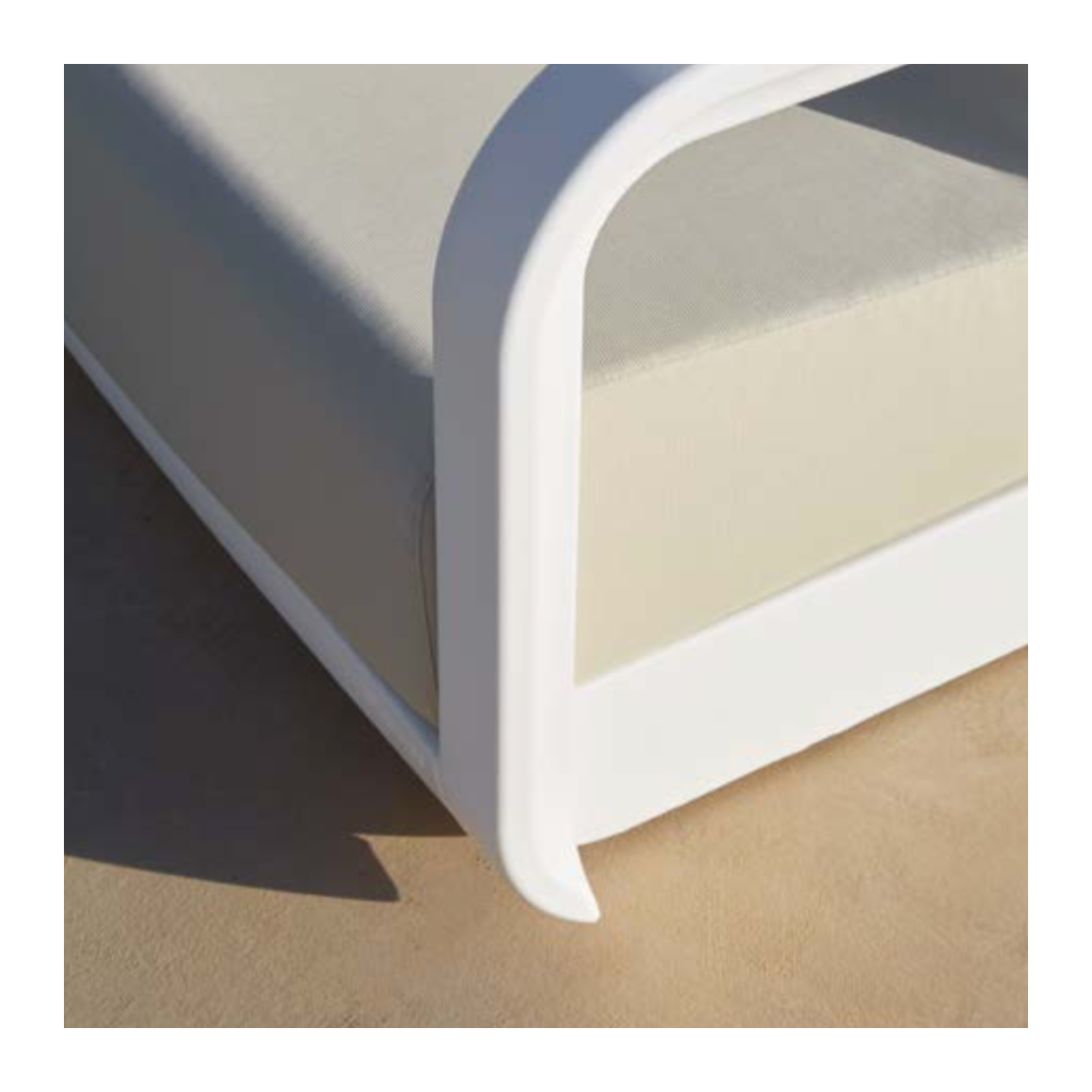 2054 MONOBLOCK Armchair with Slim armrest MYYOUR